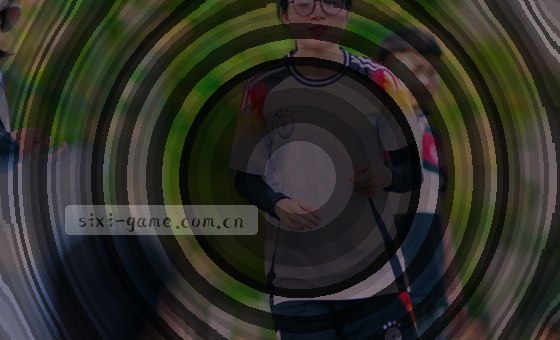 用户打开卡片3，体验到了流畅的界面切换与精准的触控反馈。